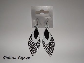 Boucles d'oreilles fantaisie forme plume et petit noeud en métal peint blanc et noir