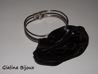 Bracelet fantaisie "rose" noire en métal argenté et textile